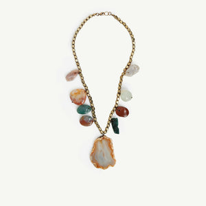 Completel look of natural stone necklace.