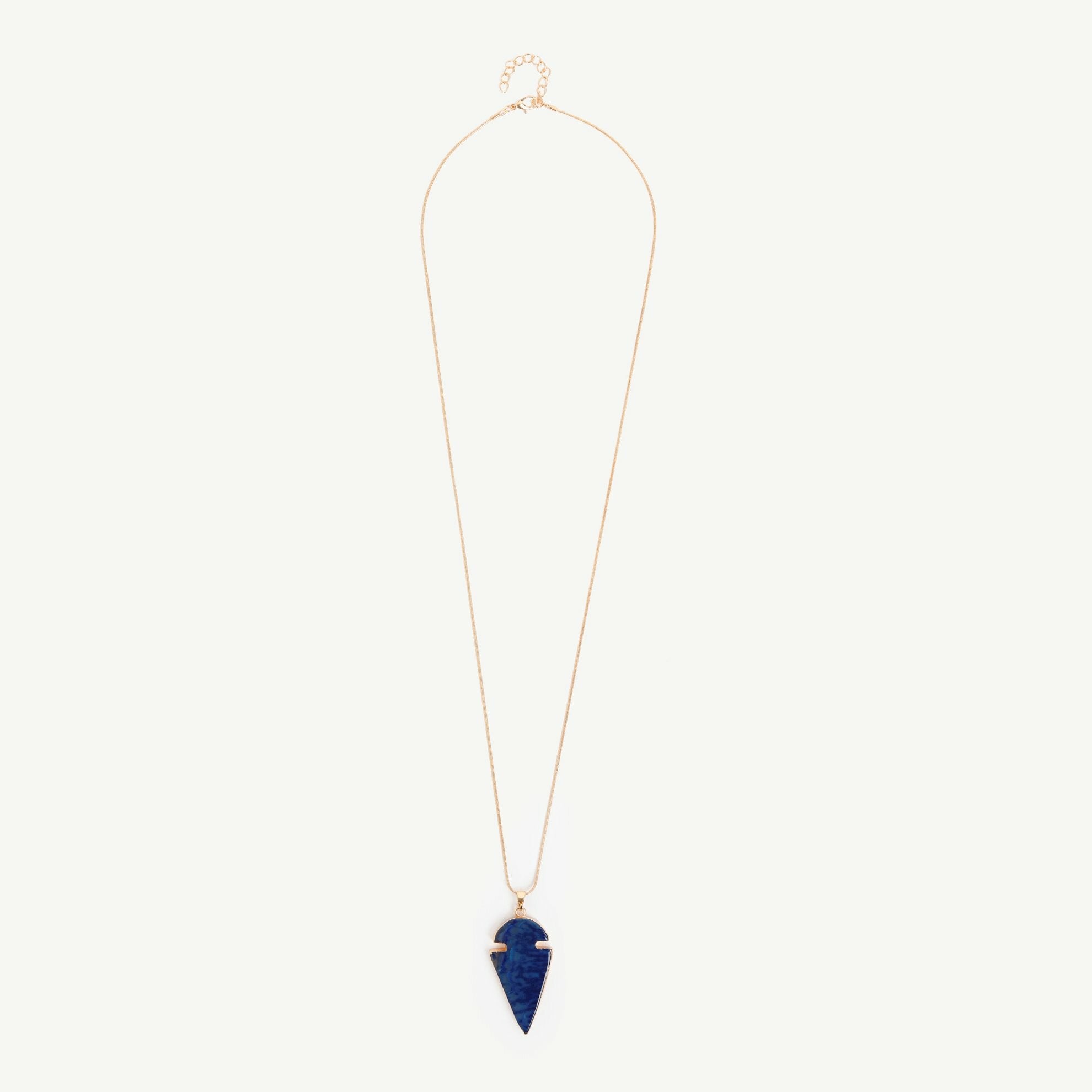 Arrow shaped blue necklace complete look.